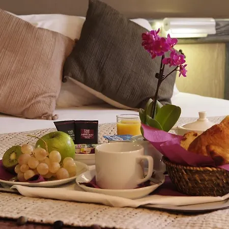 Gratte-ciel Ariana Szálloda 3*